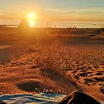 Marina Mermaid Seaview Hiekkasaerkaet - Uusi Merinaekoealahuoneisto, Sisaeltaeae Liinavaatteet *