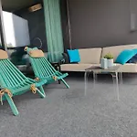 Apartamento Marina Mermaid Seaview Hiekkasaerkaet - Uusi Merinaekoealahuoneisto, Sisaeltaeae Liinavaatteet *