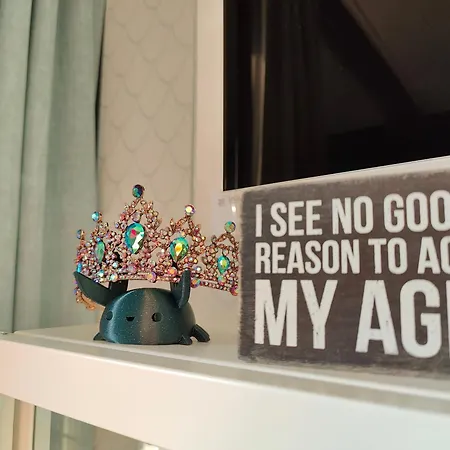 Marina Mermaid Seaview Hiekkasaerkaet - Uusi Merinaekoealahuoneisto, Sisaeltaeae Liinavaatteet