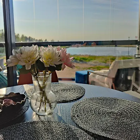 Marina Mermaid Seaview Hiekkasaerkaet - Uusi Merinaekoealahuoneisto, Sisaeltaeae Liinavaatteet