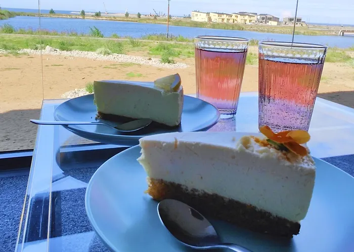 Marina Mermaid Seaview Hiekkasaerkaet - Uusi Merinaekoealahuoneisto, Sisaeltaeae Liinavaatteet