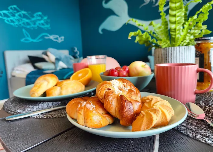 Marina Mermaid Seaview Hiekkasaerkaet - Uusi Merinaekoealahuoneisto, Sisaeltaeae Liinavaatteet